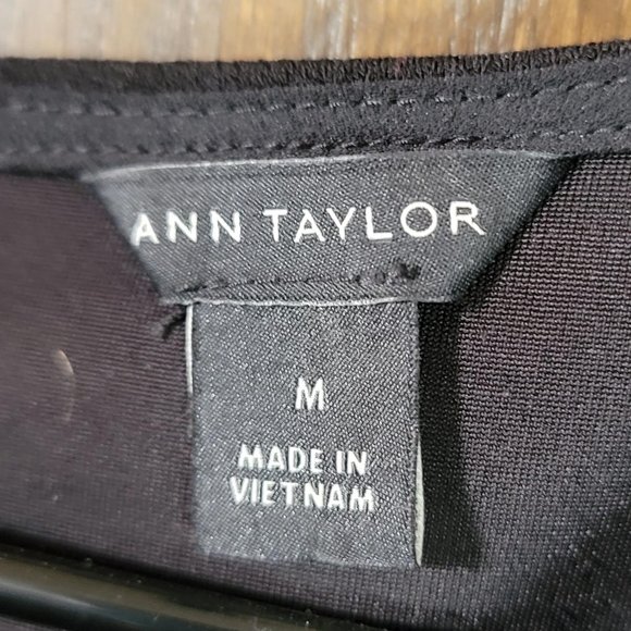 Lovely Ann Taylor Tulip Sleeve Blouse Size Medium Scalloped Hem - Picture 3 of 8